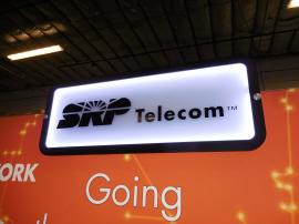 Custom Backlit Inline Display with Header and LTK-1139 Workstation -- Image 2